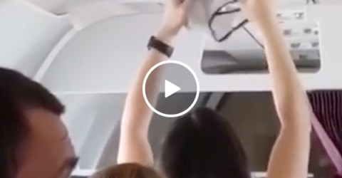 Woman dries panties using air vent on plane (Video)