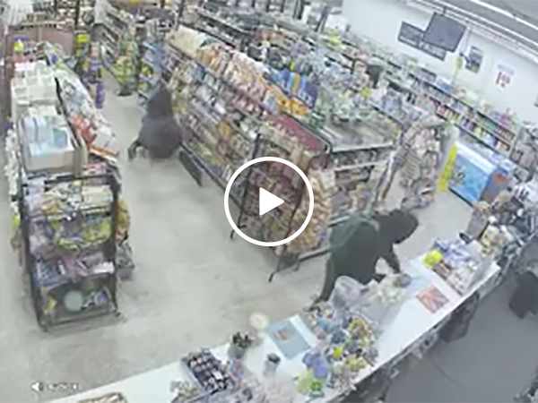 Guy Tries to Rob A Store but a Good Samaritan Stops Him