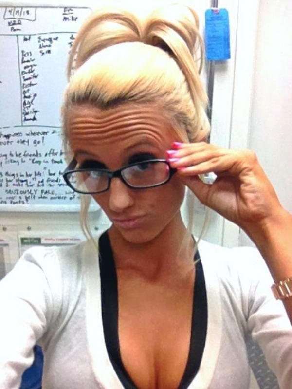 chivettes-bored-at-work-36-photos-25.jpg