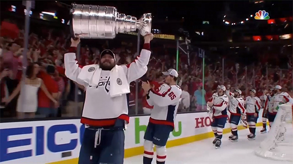 girl-flashing-caps-during-their-stanley-cup-celebration-is-the-real-winner-21-photos-191.jpg
