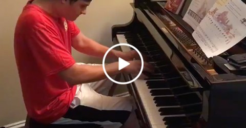 Kid Plays Mozart on Piano of Home He Delivered Pizza To