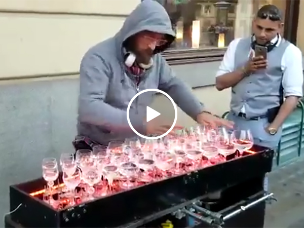 Musical Performer Plays An Amazing Song on the Streets with Glasses