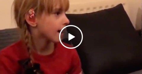 Deaf girl learns she's going to be a sister, and holy Santa Clause sh*t my feels (Video)