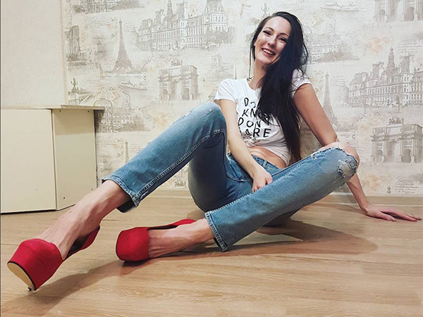Forget legs for days, Yekaterina Lisina has legs for years (17 Photos) .