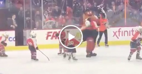 Small child tries to fight Gritty, Gritty brings the f#*%ing heat (Video)