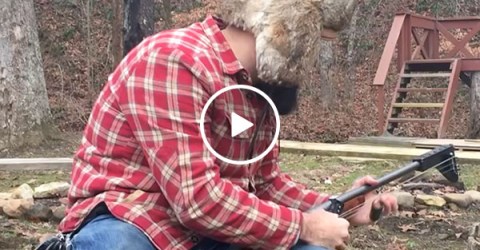 Just a man and his fully functioning shotgun guitar (Video)