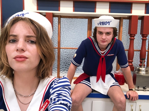 Stranger Things Cast Members Share Behind The Scenes Photos Thechive