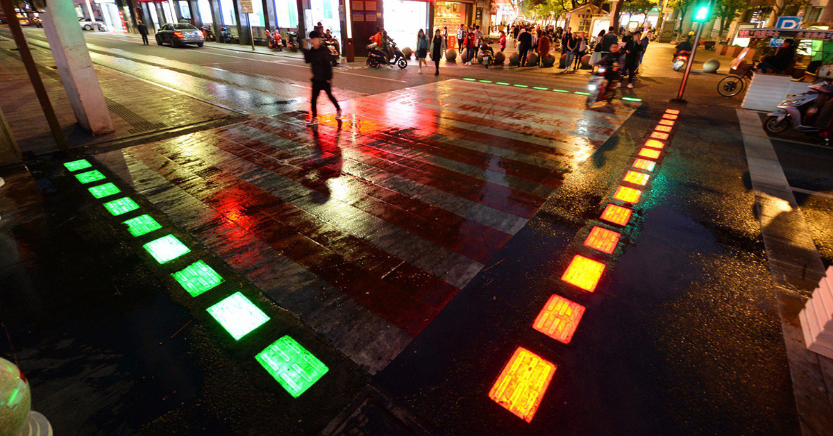 Lights crossing. Подсветка пешеходного перехода. Проекционный пешеходный переход. Светящийся пешеходный переход.