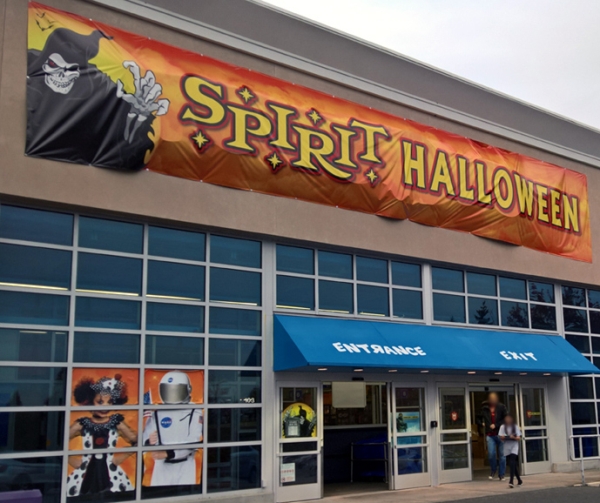 Interesting facts about Spirit Halloween Popup stores. theCHIVE
