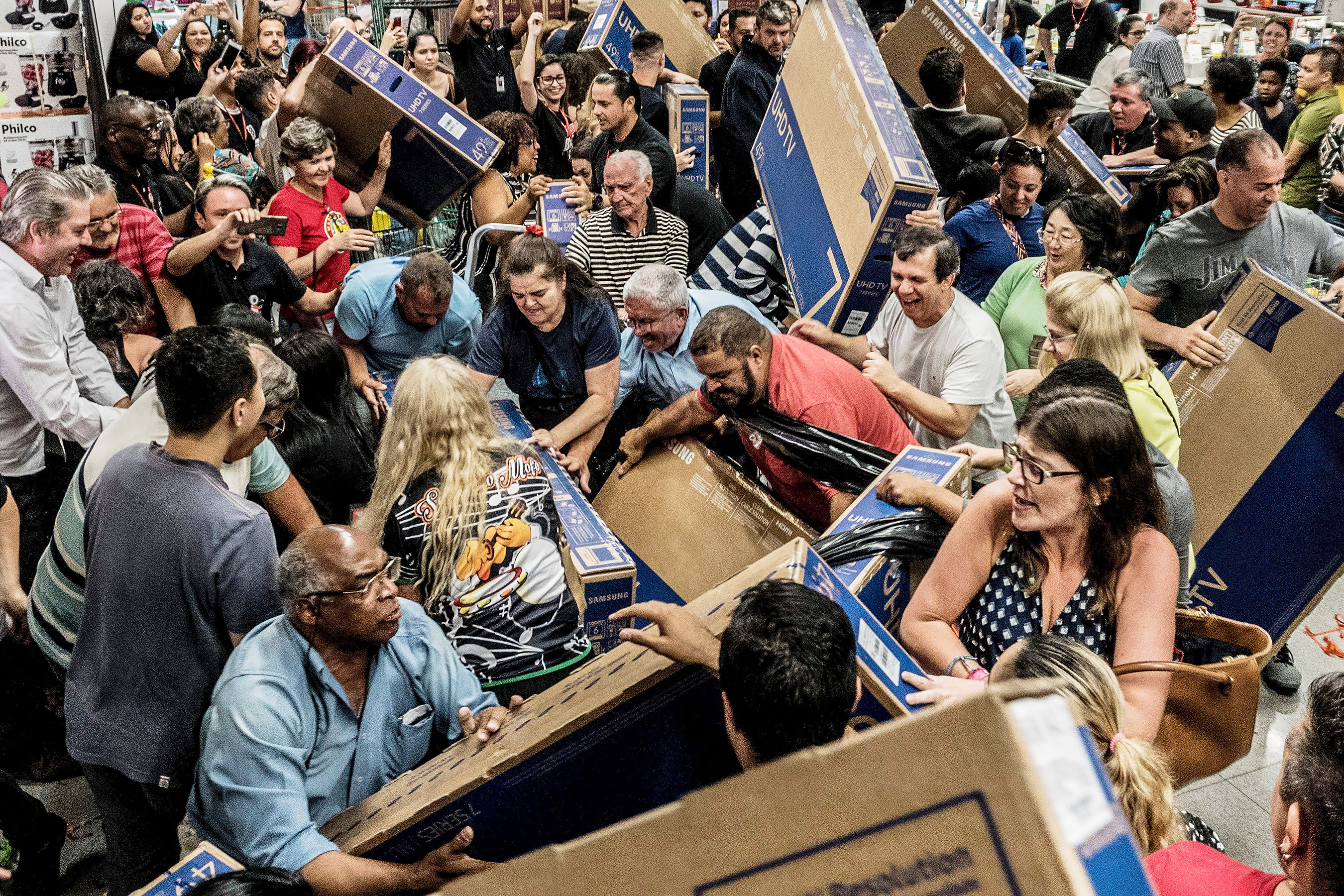 Давка очередь за сахаром. Распродажа давка. Лавка давка. Магазин распродаж нижний тагил. Лавка давка.