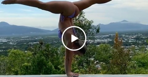 Who has the better view... Us or her? (Video)