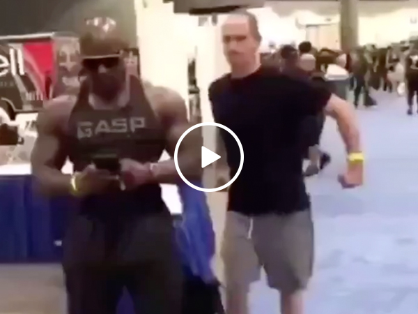 Guy with a death wish shoves bodybuilders (Video)