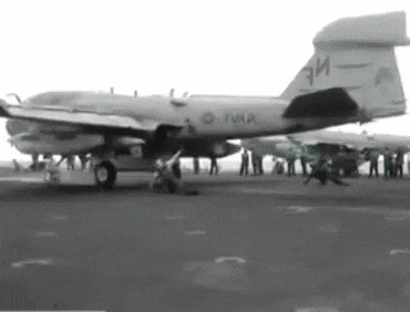 757c1aea44c46895861d47f5a65b177f.gif