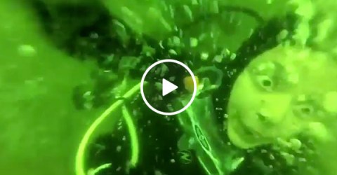 Scuba Diver's underwater panic attack is utterly terrifying (Video)