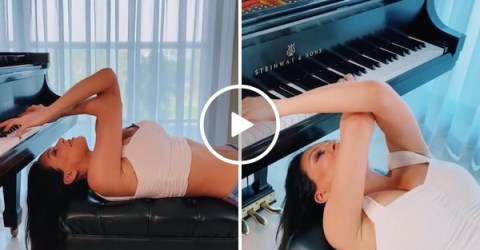 This laying-down rendition of 'The Entertainer' is certainly entertaining (Video)