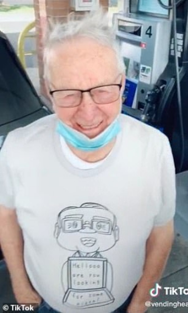 89-year-old pizza delivery driver brought to tears with $12,000 tip