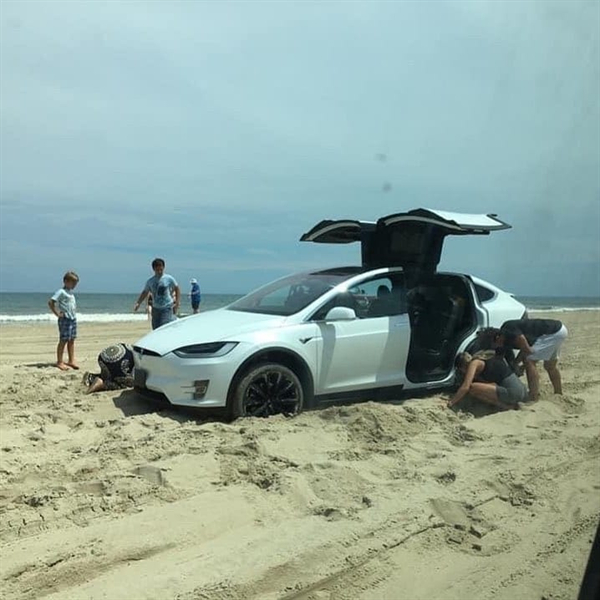 yeaaahh-you-shouldnt-be-behind-the-wheel-photos-15.jpg