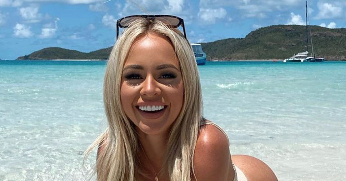 Bad girls bend at the waist (38 Photos)