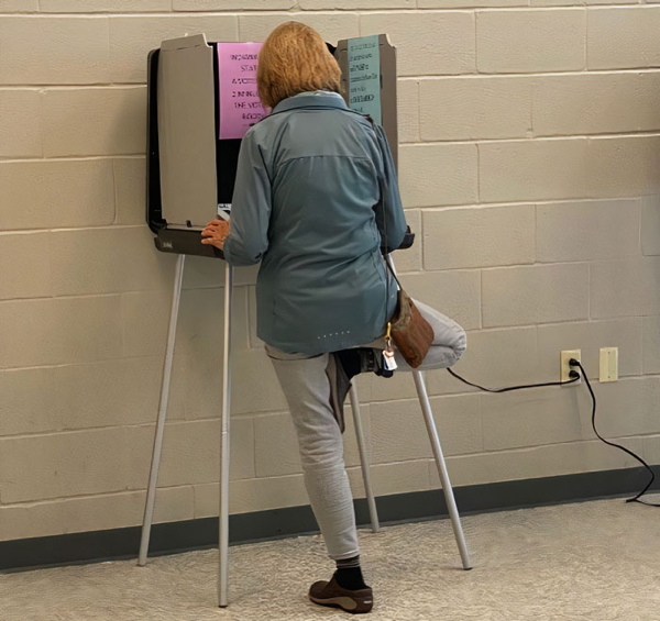 People standing weird is the content you didn't know you needed