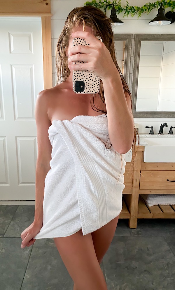 Towel Thursdays are steaming up our mirrors again! 