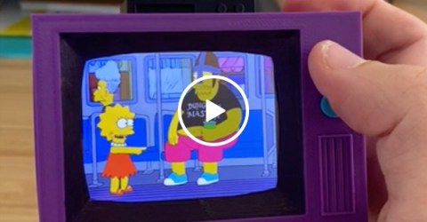 Mini Simpsons TV plays first 11 seasons at random (Video)