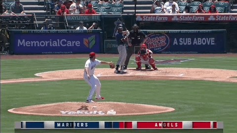 Mariners' Jesse Winker enjoys post-brawl pizza after fan has one