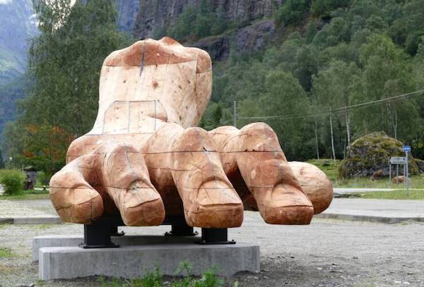Random things and objects that are enormous in size