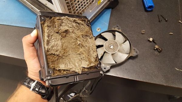 The WORST….but funniest…tech fails I’ve ever seen (34 Photos)