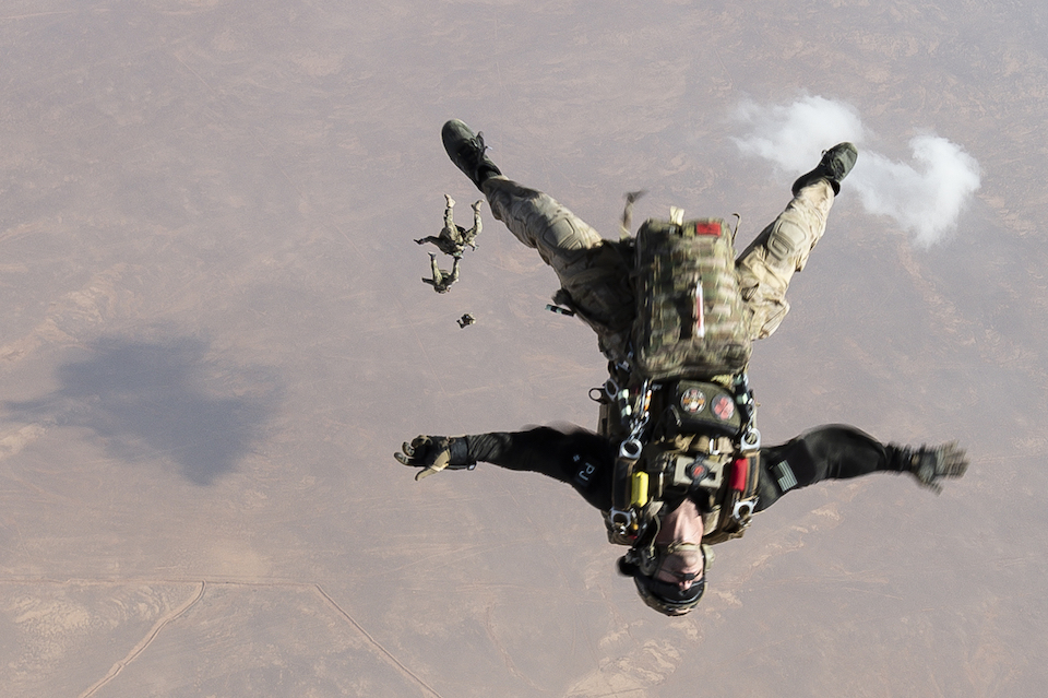 Hero Special Forces Para-Rescue PJ Story of Bill Schroeder Save Lives