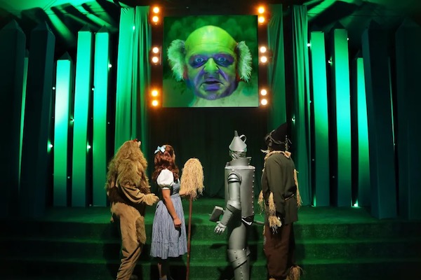 Princess Leia opened a Land of Oz tourist trap with her mom