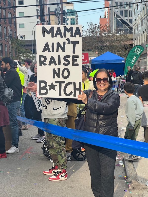 The BEST signs from the NYC Marathon that even motivated me