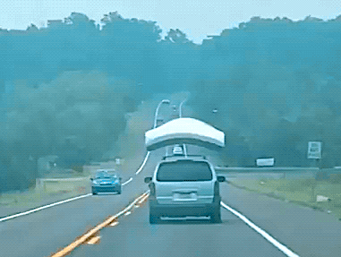 WTF_AMUSING-11_16_23-GIF-Bad_Driver-Bed_Roof-2.gif