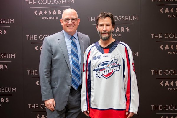 Keanu Reeves signs with a Canadian hockey team