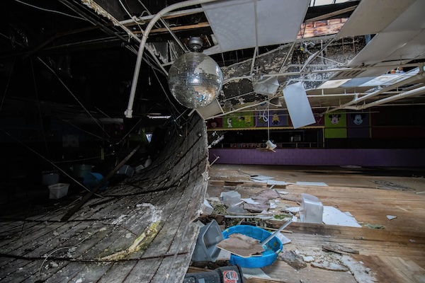 Abandoned roller rink is fueling our nostalgic nightmares